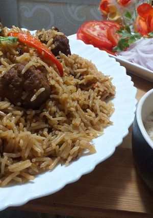 A picture of Kofta pulao.