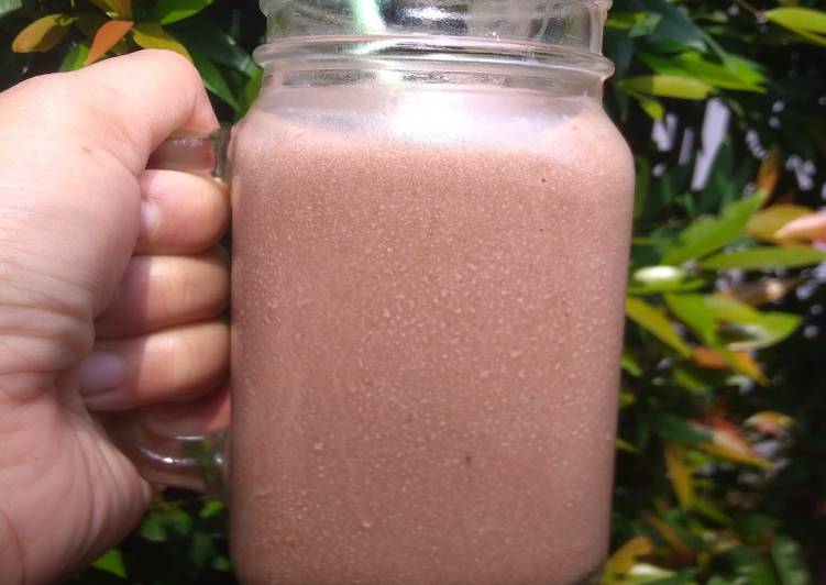 Cara Gampang Menyiapkan Banana choco yogurt smoothie, Enak Banget