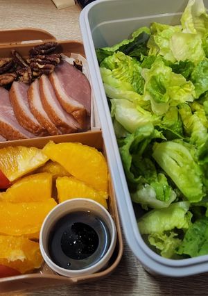 รูปของ สลัดส้ม อกเป็ดรมควัน - เมนูข้าวกล่อง