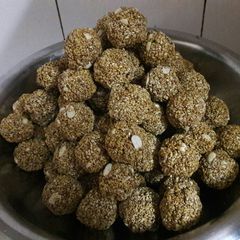 Jaggery til ladoo A picture of Jaggery til ladoo.
