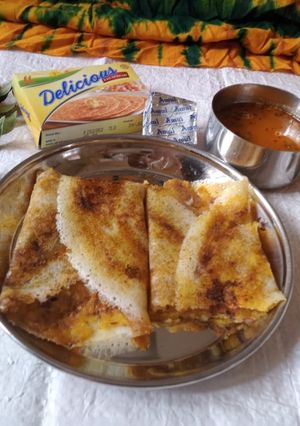 મૈસુર મસાલા ઢોસા (Mysore Masala Dosa Recipe In Gujarati) રેસીપી મુખ્ય ફોટો
