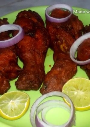 A picture of Tasty chicken leg piece.
