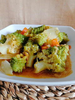 Una foto de Romanesco con patatas