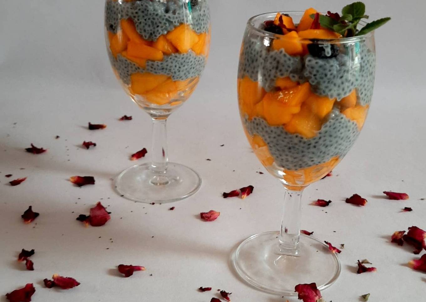 Mango chia pudding