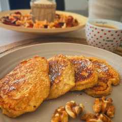 Una foto de Tortitas de avena, manzana, coco y kéfir