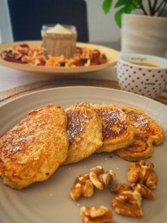 Una foto de Tortitas de avena, manzana, coco y kéfir