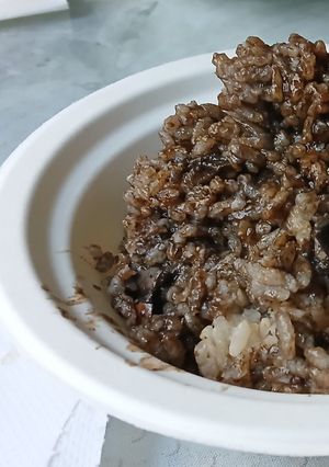 Una foto de Comida de subsistencia: Arroz Negro de Lata