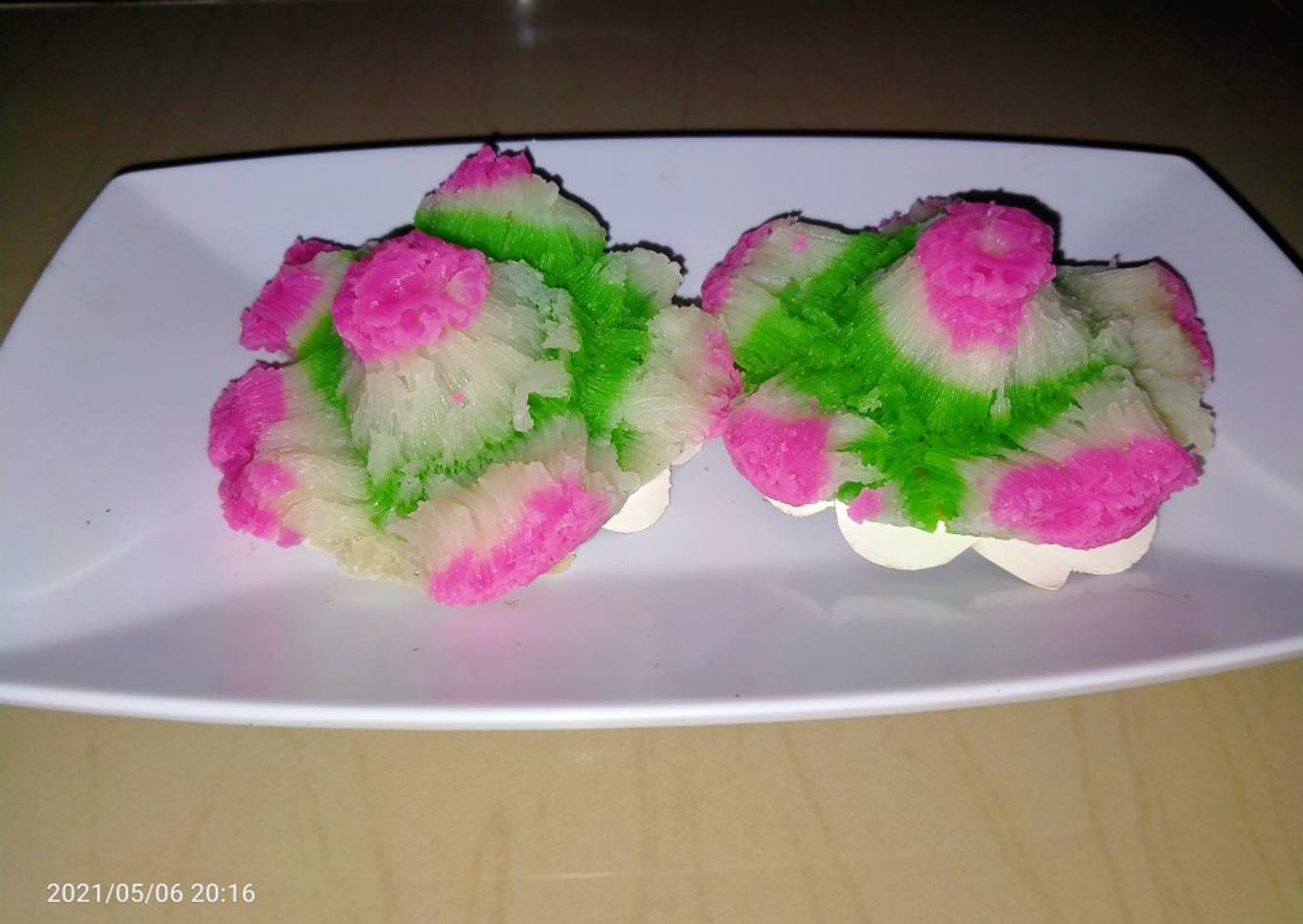Kue bikan mawar