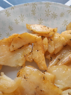 Una foto de Gajos de patatas especiadas al microondas