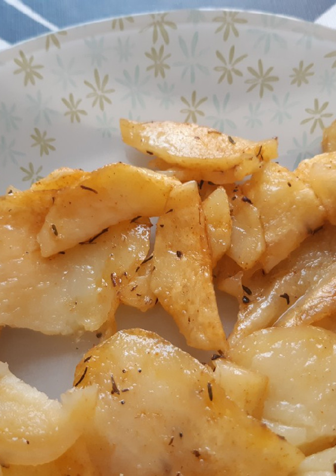 Una foto de Gajos de patatas especiadas al microondas
