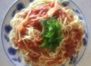 صورة لوصفة سباغيتي بالصلصه الحمراء 🍝