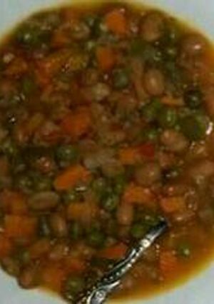 A picture of Stewed beans with peas.