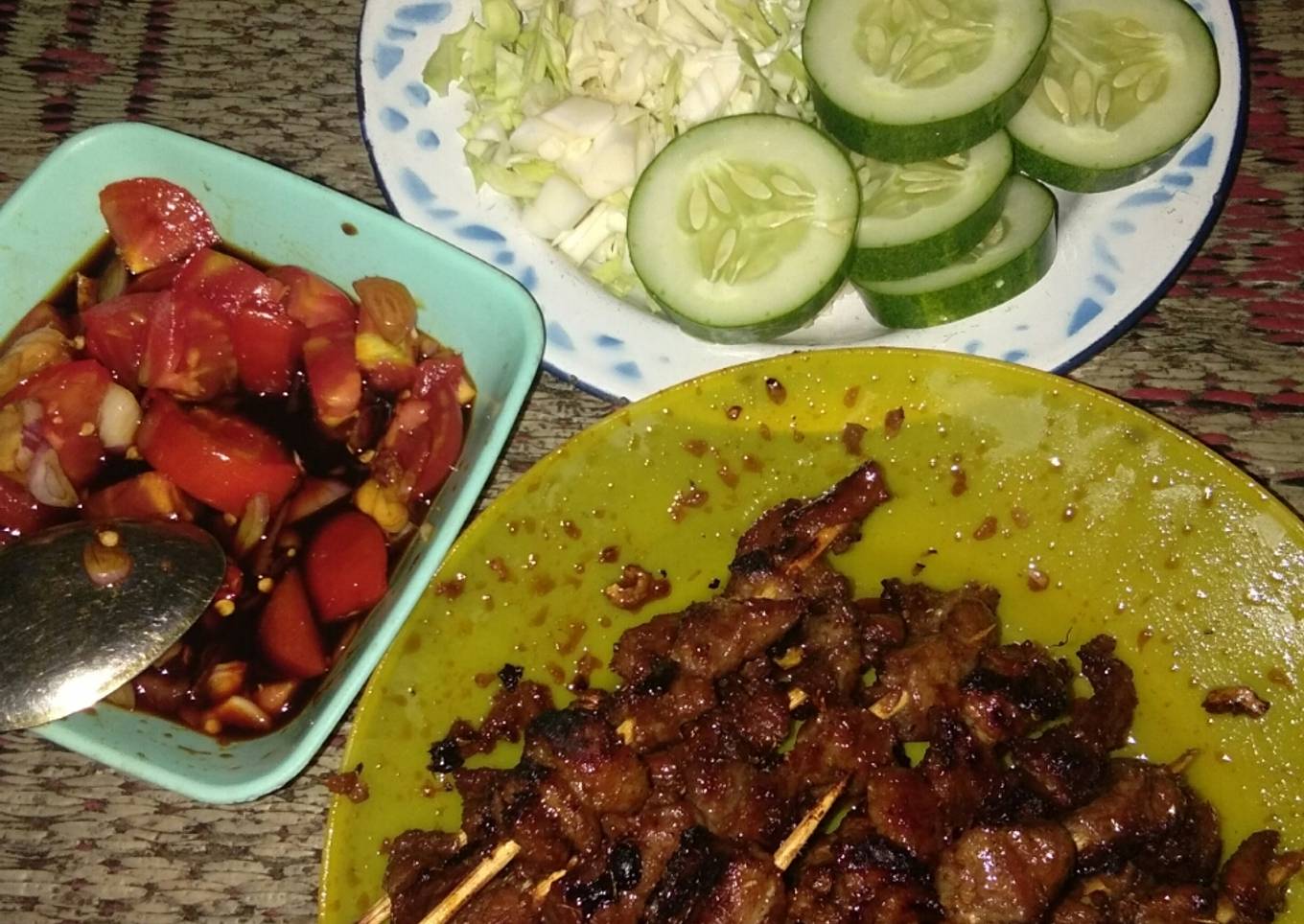Sate kambing enak.