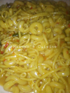 Jallof din taliya da macaroni ainihin hoton girkin