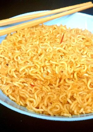A picture of Spicy and Tangy Maggi Curry Noodles.