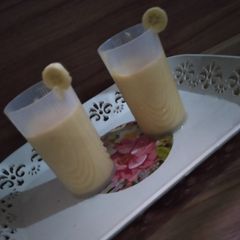 A picture of Mango and banana smoothies.