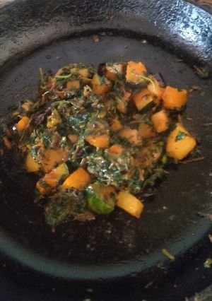 A picture of Amaranthus leaves along with veggies.