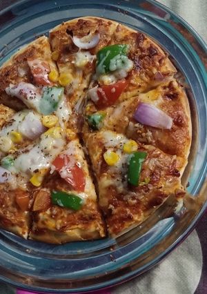 पिज़्ज़ा (pizza recipe in Hindi) रेसिपी मुख्य फोटो