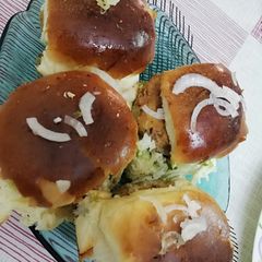 A picture of Mini bun kabab.