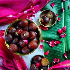 A picture of Mawa Gulab jamun.