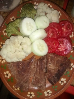 Una foto de Bistec de res con vegetales