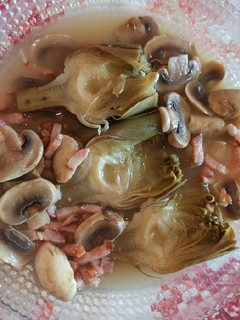 Una foto de Alcachofas con champiñones y bacon Thermomix