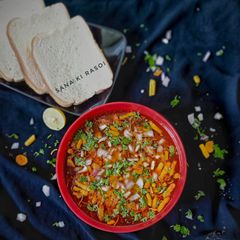 Misal pav A picture of Misal pav.