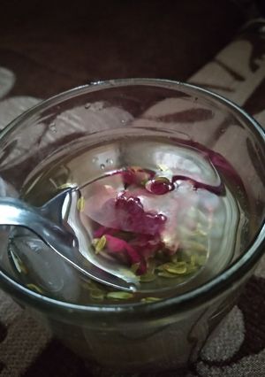 ગુલાબ ની પાદડી ને વરીયાળી નુ શરબત (Rose Petals Variyali Sharbat Recipe In Gujarati) રેસીપી મુખ્ય ફોટો