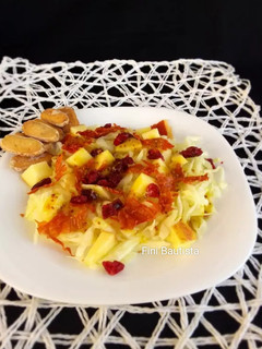 Una foto de Ensalada de repollo templado y jamón deshidratado (col)