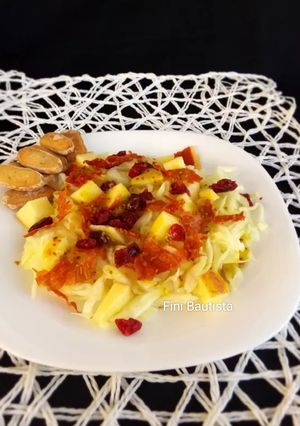 Una foto de Ensalada de repollo templado y jamón deshidratado (col)