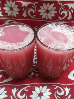 மாதுளை பழம் ஜூஸ்(pomegranate juice recipe in tamil) செய்முறை முக்கிய புகைப்படம்