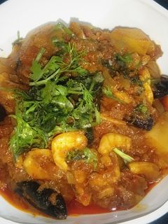 करंदी सुकट आणि बटाटा (sukat batata bhaji recipe in marathi) रेसिपी चे मुख्य फोटो 