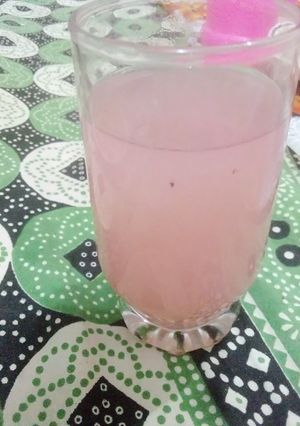 A picture of Falsay ka sharbat.