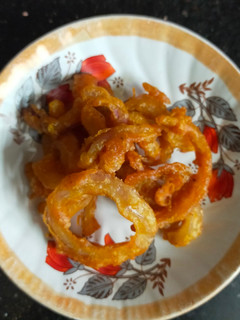 வெங்காய பகோடா (Onion pakoda recipe in tamil) செய்முறை முக்கிய புகைப்படம்