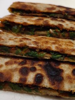 पालक के पराठे (Palak ke parathe Recipe in hindi) रेसिपी मुख्य फोटो