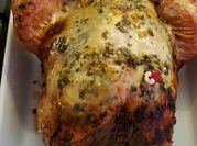 Una foto de pavo relleno con verdura