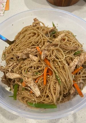 A picture of Mom’s sesame chicken pasta.
