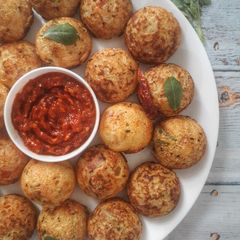 A picture of Rava Appe.