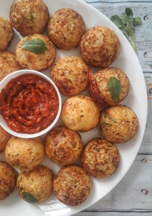 A picture of Rava Appe.