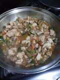 Carne de puerco con nopales y pico de gallo