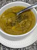 Sopa rústica de repolho e escarola