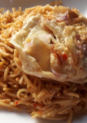 A picture of Pasta with fried egg.