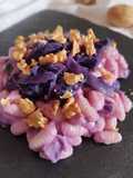 Cavatelli con verza rossa, caprino e noci