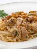 Tallarines Alfredo con Pollo