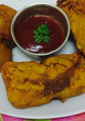 A picture of Stuffed Bread pakoda.