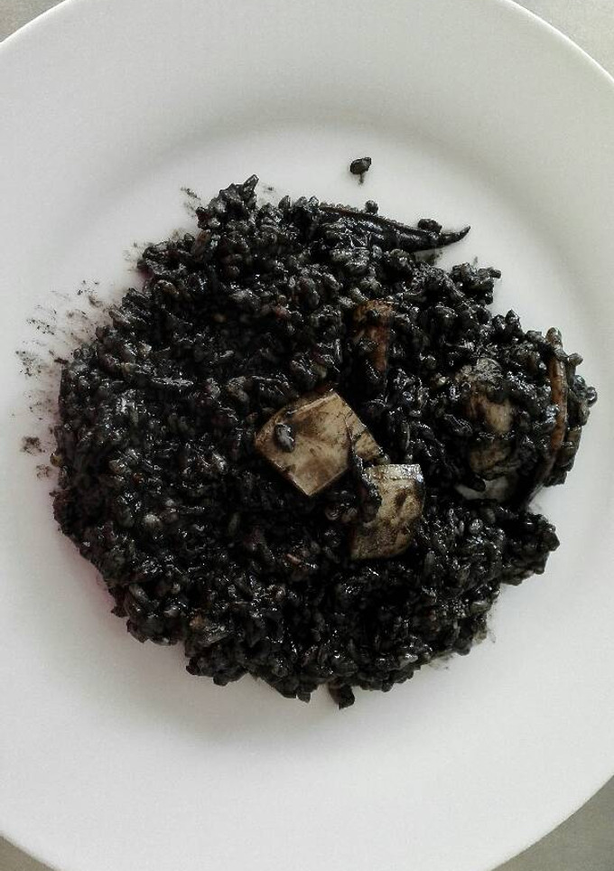 Una foto de Arroz negro con sepia