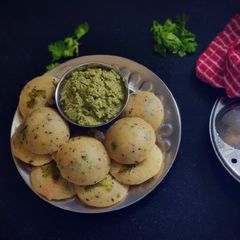 A picture of Oats Semolina Coriander Idli with Coconut Coriander Chutney.