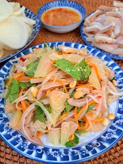 Hình của món Gỏi bưởi tai heo.