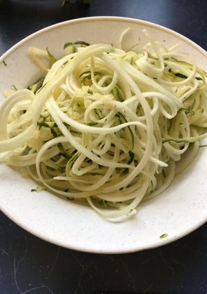 Cukkini, mint tésztahelyettesítő (diéta idejére is akár) recept fotója