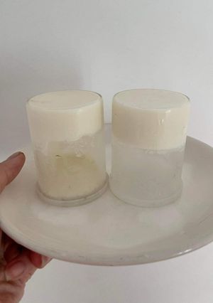 Hình của món Sữa chua úp ngược em bé.